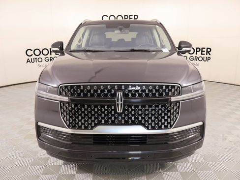 New 2025 Lincoln Navigator L Reserve AWD/4WD image 9