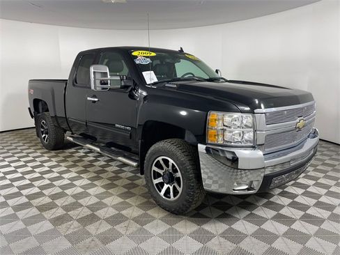 Used 2009 Chevrolet Silverado 2500 LT w/ Exterior Plus Package image 24