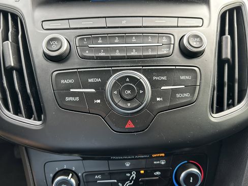 Used 2018 Ford Focus SE image 24