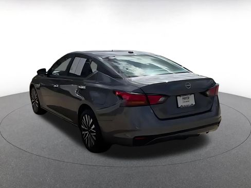 Used 2024 Nissan Altima 2.5 SV image 9