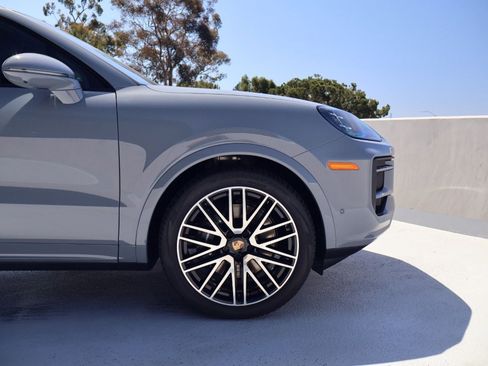 New 2026 Porsche Cayenne Coupe AWD/4WD image 11