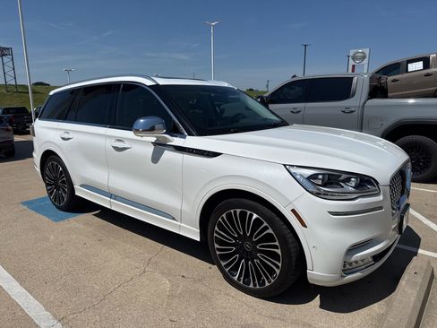 Used 2021 Lincoln Aviator Black Label w/ Dynamic Handling Package image 3