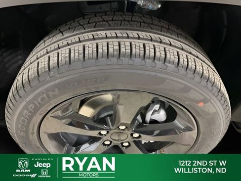 New 2026 Jeep Grand Cherokee Limited AWD/4WD image 17