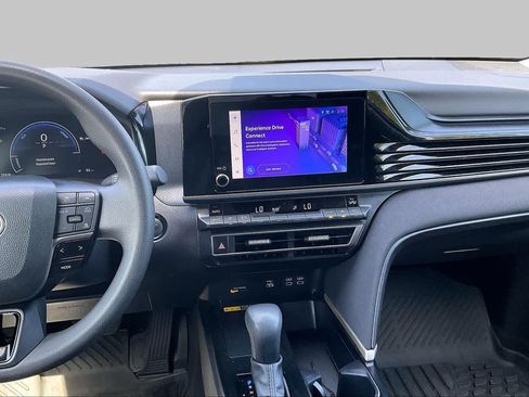 Used 2025 Toyota Camry LE FWD image 6