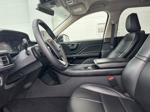 Used 2024 Lincoln Aviator AWD w/ Elements Package image 8