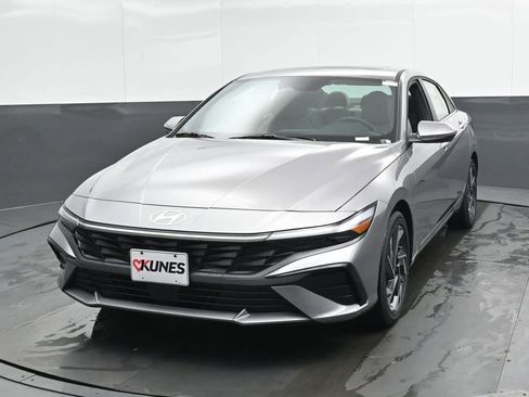 New 2026 Hyundai Elantra Limited image 5