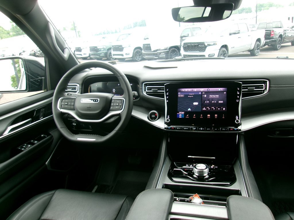 Used 2024 Jeep Wagoneer L Series II AWD/4WD image 13