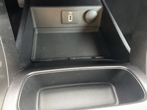 Used 2017 Ford Fusion SE w/ Fusion SE Technology Package image 42