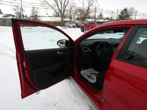 Used 2022 Hyundai Accent SE image 15