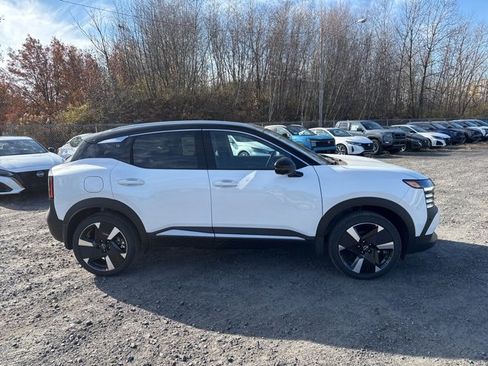 New 2026 Nissan Kicks SR w/ SR Premium Package image 4