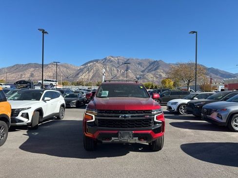 Used 2022 Chevrolet Tahoe Z71 w/ Luxury Package image 2