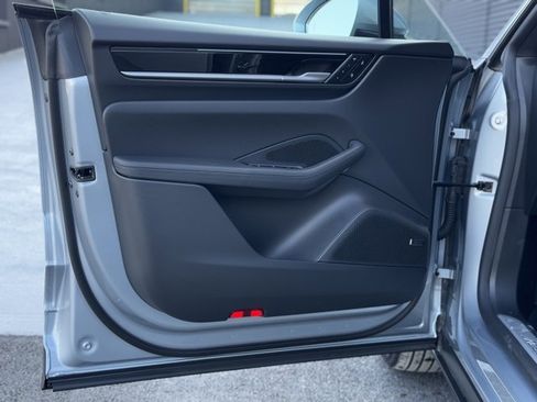 New 2025 Porsche Macan Electric image 16