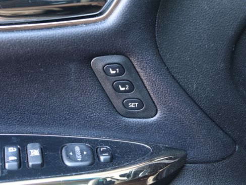 Used 2017 Toyota Avalon Limited image 13