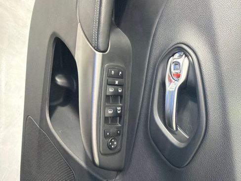 Used 2019 Jeep Cherokee Latitude w/ Popular Appearance Group FWD image 9