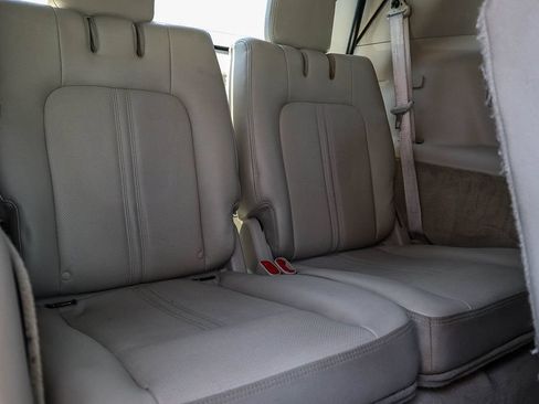 Used 2010 Lincoln MKT 2WD image 31