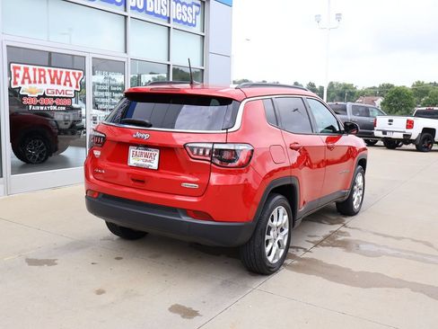 Used 2024 Jeep Compass Latitude w/ Sun and Sound Group AWD/4WD image 3