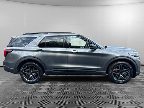 Used 2025 Ford Explorer ST-Line w/ ST-Line Street Pack AWD/4WD image 4