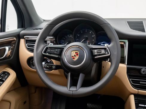 Certified 2026 Porsche Macan image 12