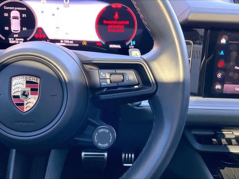 Used 2024 Porsche Cayenne S image 23