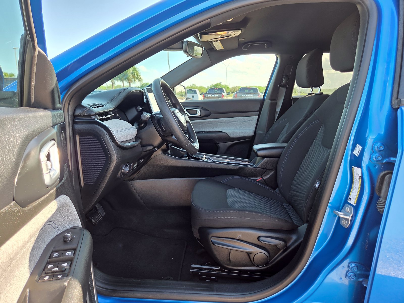 Used 2023 Jeep Compass Sport AWD/4WD image 13