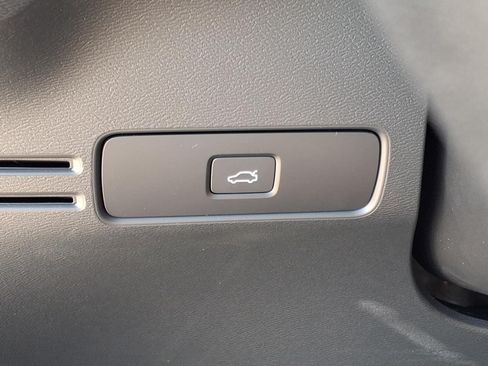 Certified 2023 Volvo C40 P8 Recharge Ultimate AWD/4WD image 17