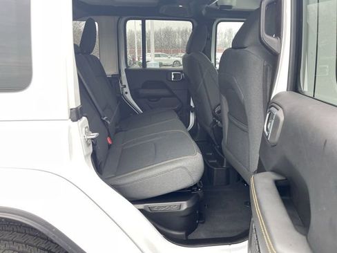 Used 2025 Jeep Wrangler Unlimited Sahara AWD/4WD image 27