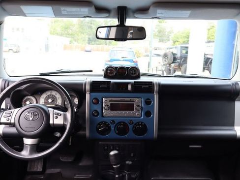 Used 2011 Toyota FJ Cruiser 4WD w/ Upgrade Pkg image 12
