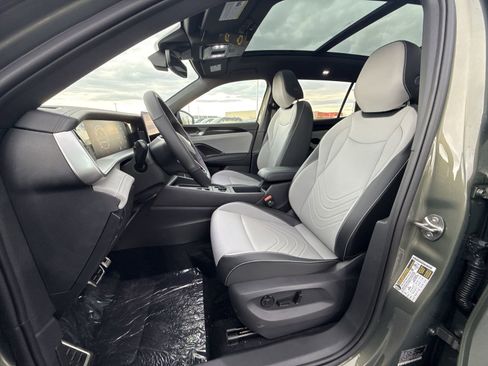 New 2026 Volkswagen Tiguan SE R-Line AWD/4WD image 12