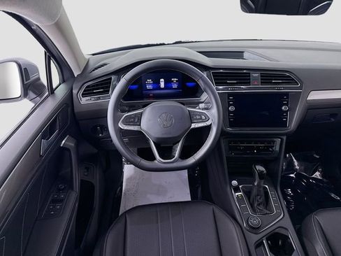 Used 2022 Volkswagen Tiguan SE image 21