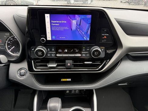 Certified 2023 Toyota Highlander XLE image 25