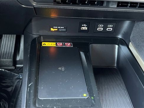 Used 2025 Toyota Camry LE image 37