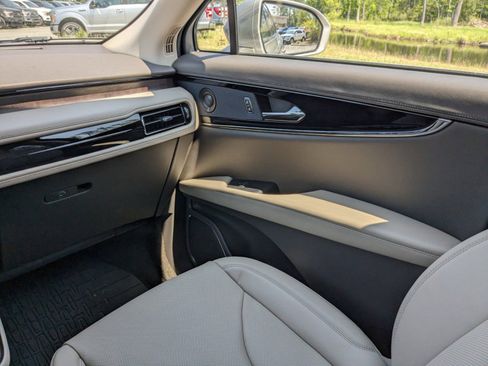 Certified 2023 Lincoln Nautilus Reserve w/ Equipment Group 201A image 19