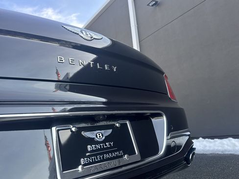 Used 2023 Bentley Flying Spur V8 image 27