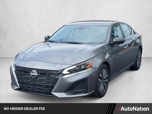 Used 2024 Nissan Altima 2.5 SV FWD image 1