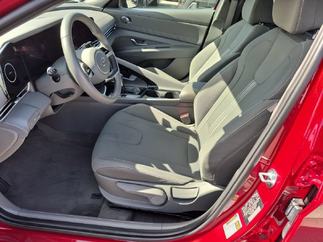 Used 2023 Hyundai Elantra SEL w/ Convenience Package FWD image 13