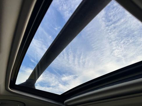 Used 2021 Toyota RAV4 XLE Premium image 33