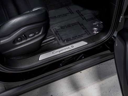 Used 2022 Porsche Cayenne S image 23