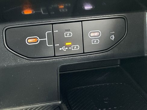 Used 2024 Kia Sorento S image 41