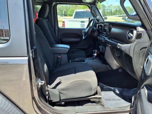 Used 2020 Jeep Wrangler Sport AWD/4WD image 9
