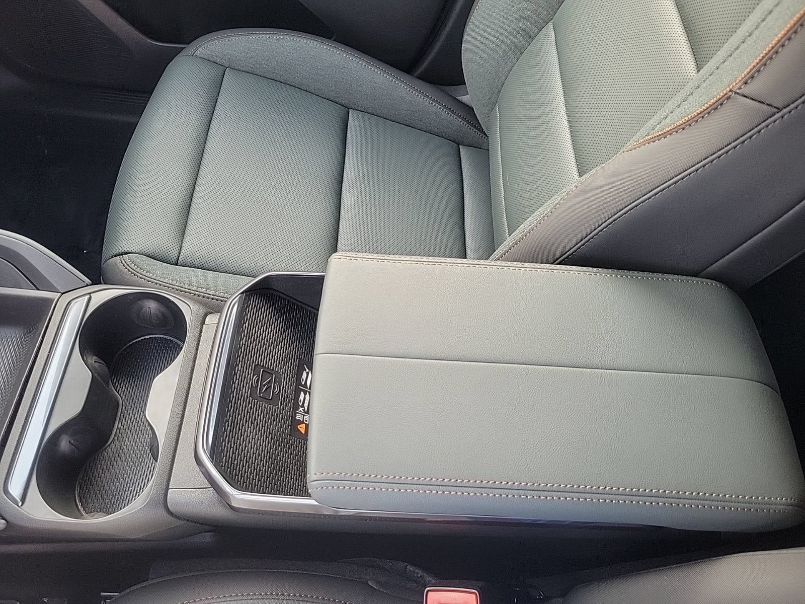 New 2027 GMC Terrain AT4 w/ Convenience Package III AWD/4WD image 16