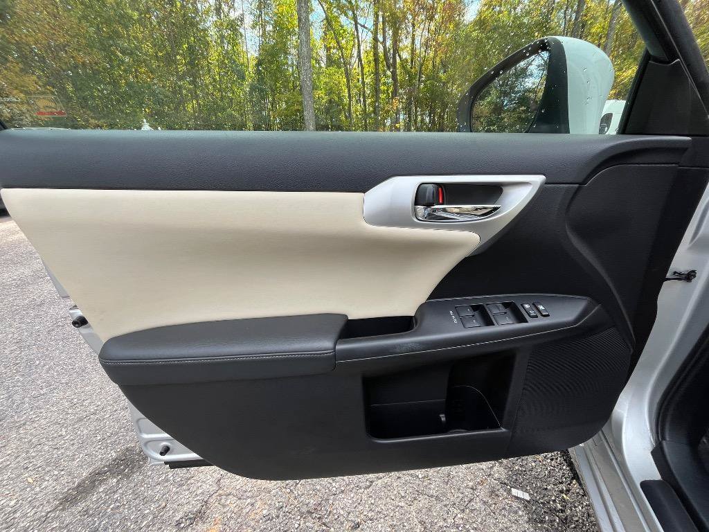 Used 2011 Lexus CT 200h Premium w/ Premium Audio Pkg FWD image 12
