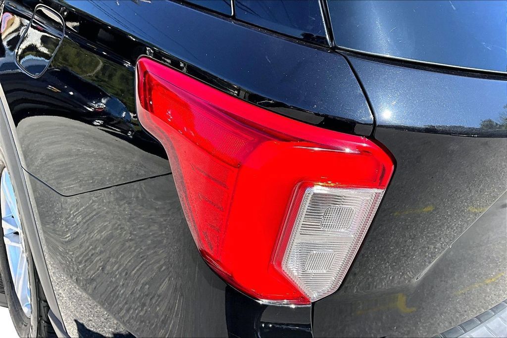 Used 2020 Ford Explorer XLT w/ Equipment Group 202A AWD/4WD image 23