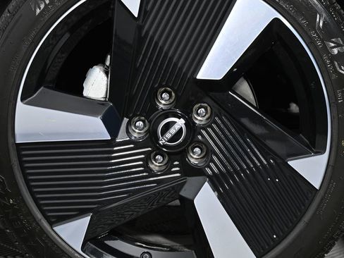 Certified 2025 Nissan Kicks SR AWD/4WD image 37