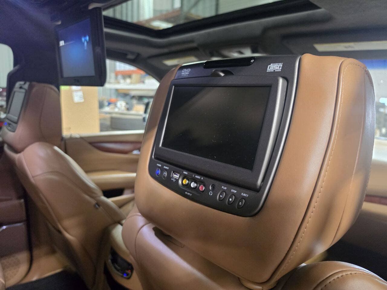 Used 2017 Cadillac Escalade Platinum AWD/4WD image 18