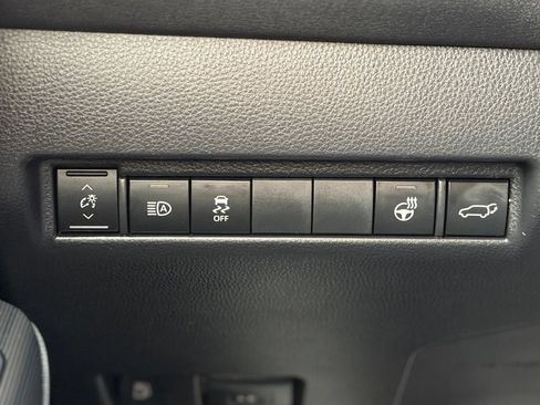 Used 2021 Toyota Venza XLE w/ Softex Package AWD/4WD image 24