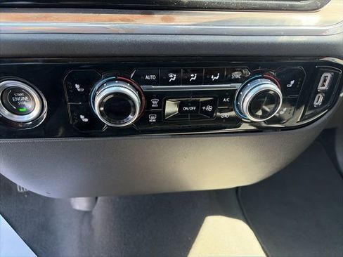 Used 2024 GMC Sierra 1500 SLT image 16