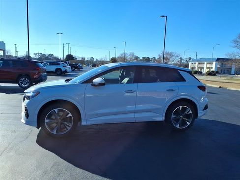 Used 2022 Audi Q4 e-tron Premium Plus image 6