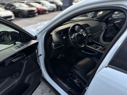 Used 2019 Jaguar F-PACE Prestige image 22