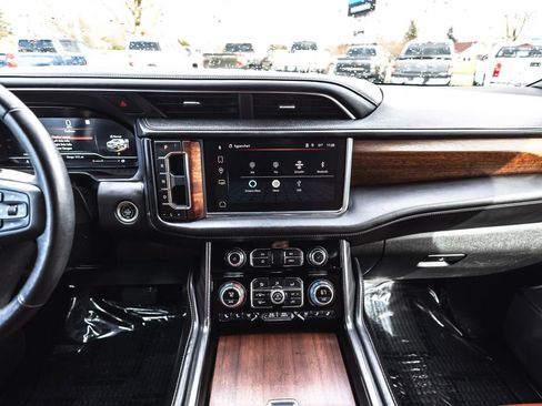 Used 2023 GMC Yukon Denali Ultimate image 32