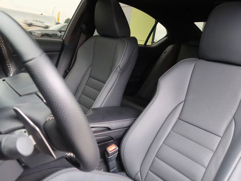 Used 2023 Lexus IS 500 image 17